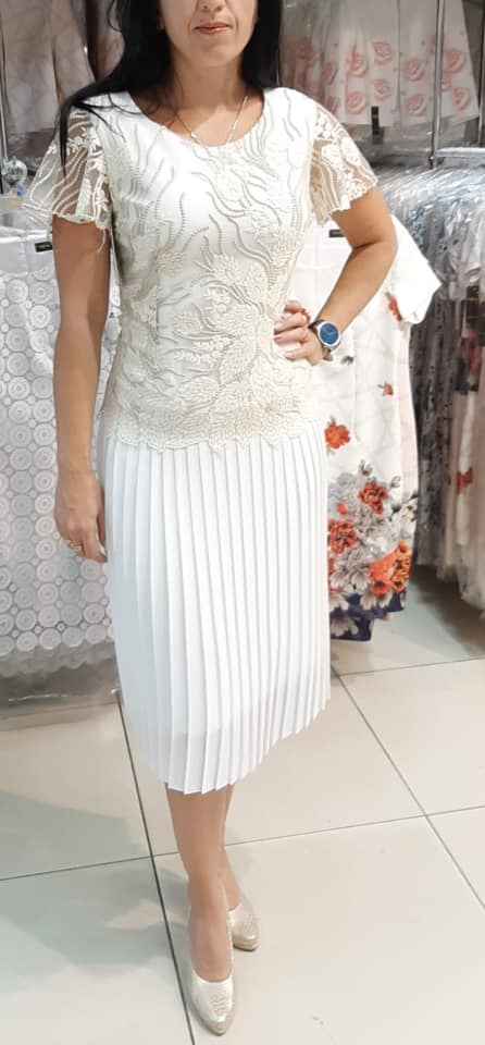 Elegantní šaty Adriana s sifonovou sukní meruňkové