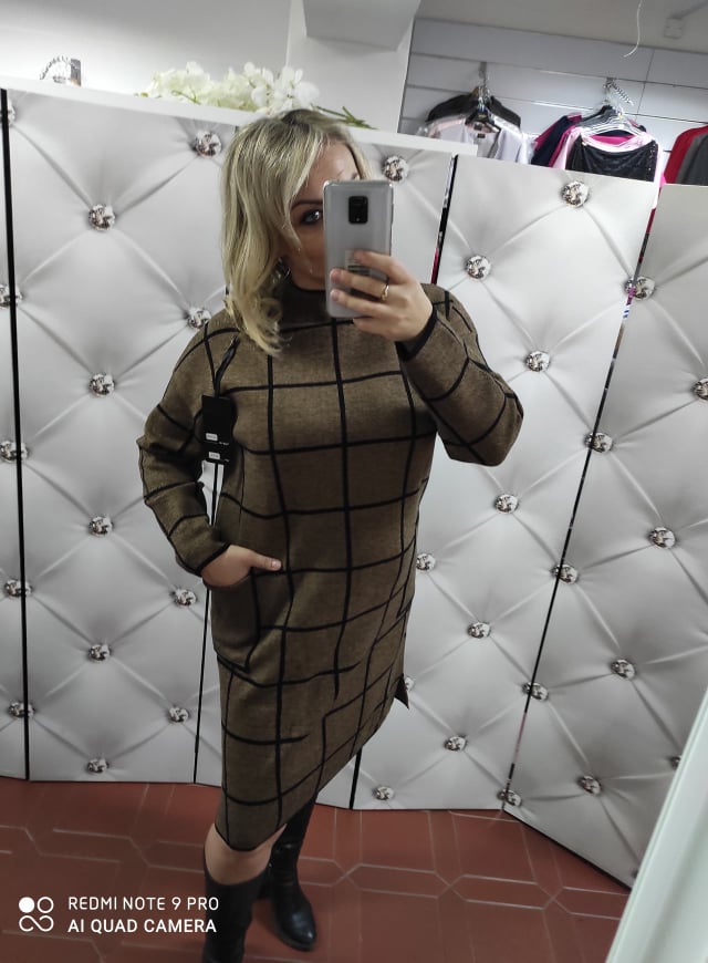 Teplé úpletové dámské PLUS SIZE šaty kapučíno