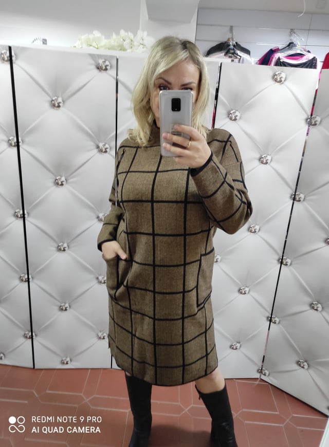 Teplé úpletové dámské PLUS SIZE šaty kapučíno