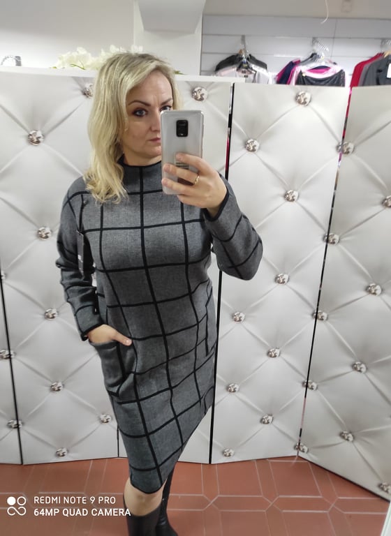 Teplé úpletové dámské PLUS SIZE šaty šedé
