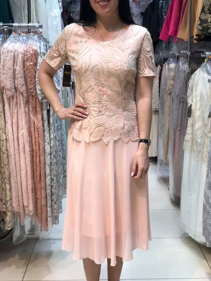 Elegantní šaty Adriana s sifonovou sukní meruňkové