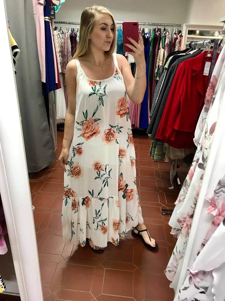 Dlouhé letní šaty oversize s odhalenými zády bílé s květy