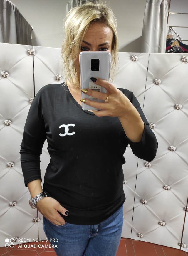 Dámské triko černé V dekolt