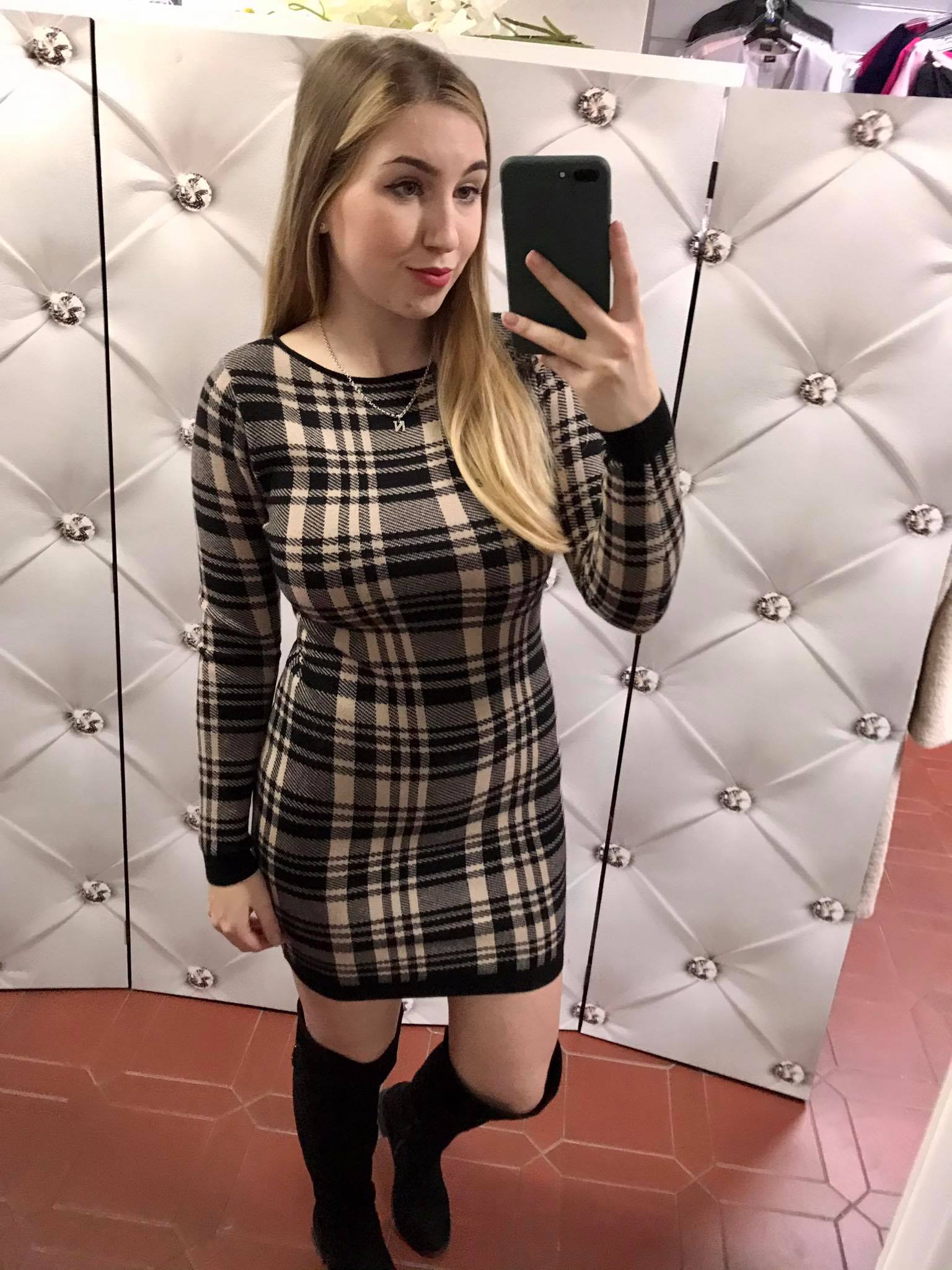 Dámské teplé šaty černobéžové