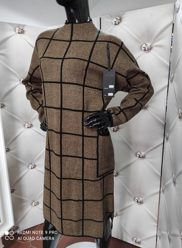 Teplé úpletové dámské PLUS SIZE šaty kapučíno