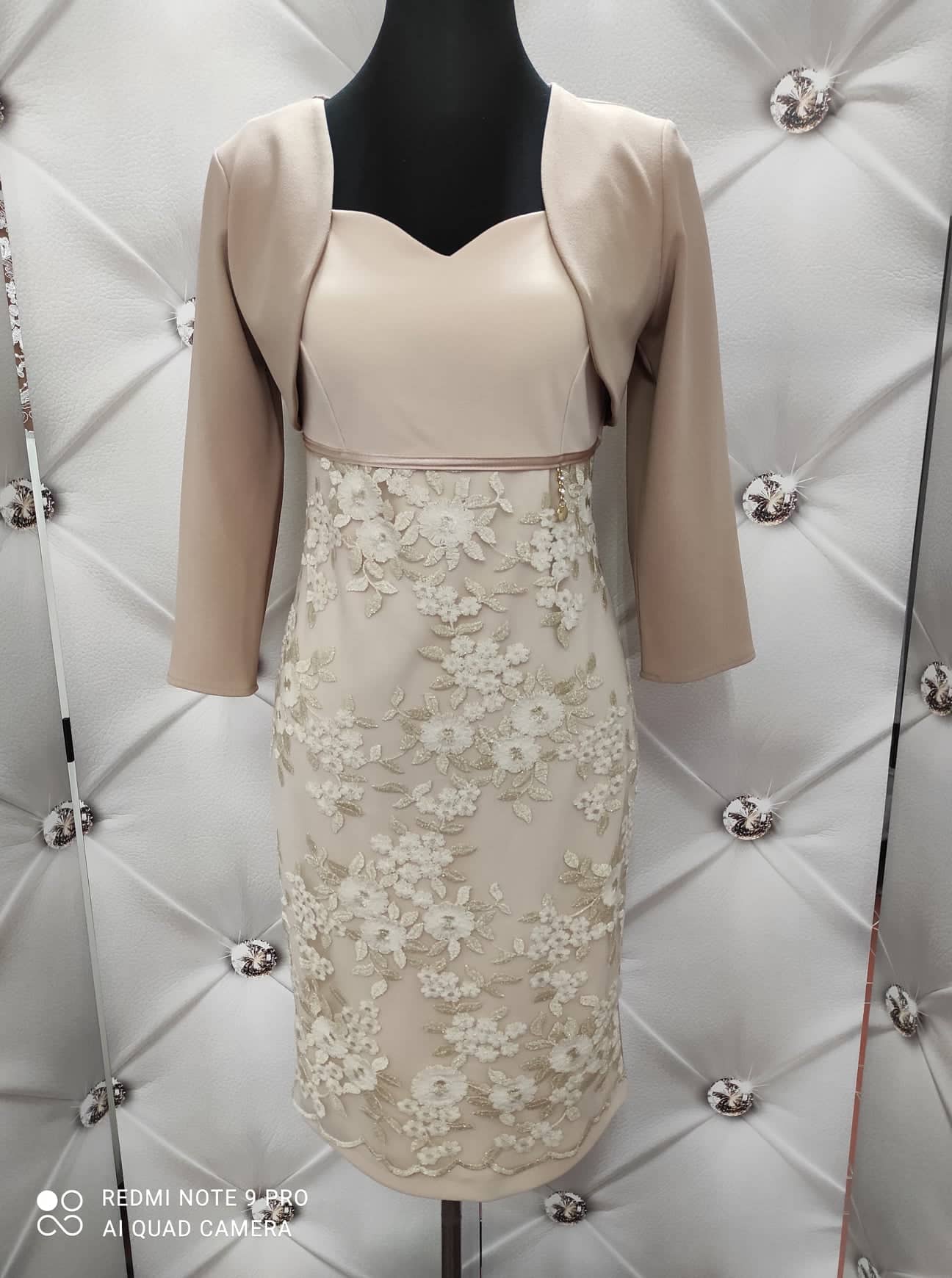 Elegantní dámské šaty FIORE s bolérkem pudrové