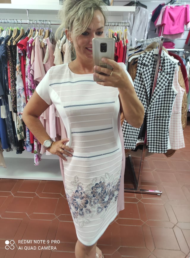 Elegantní pouzdrové šaty ROSE pudrovobílé