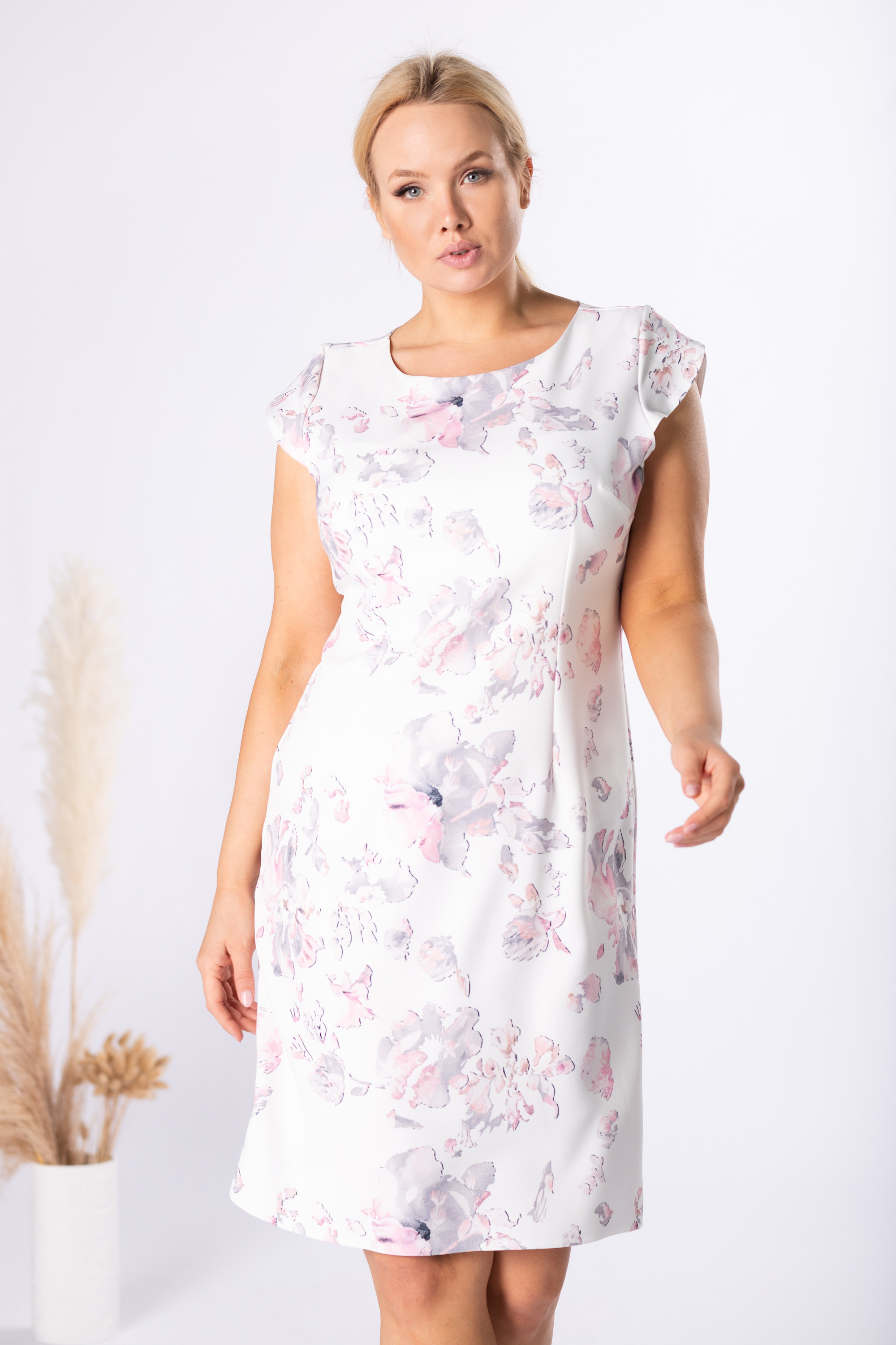 Elegantní pouzdrové šaty MONA bílé s květy
