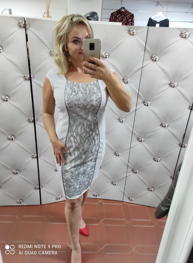Elegantní pouzdrové šaty Atel šedostříbrné