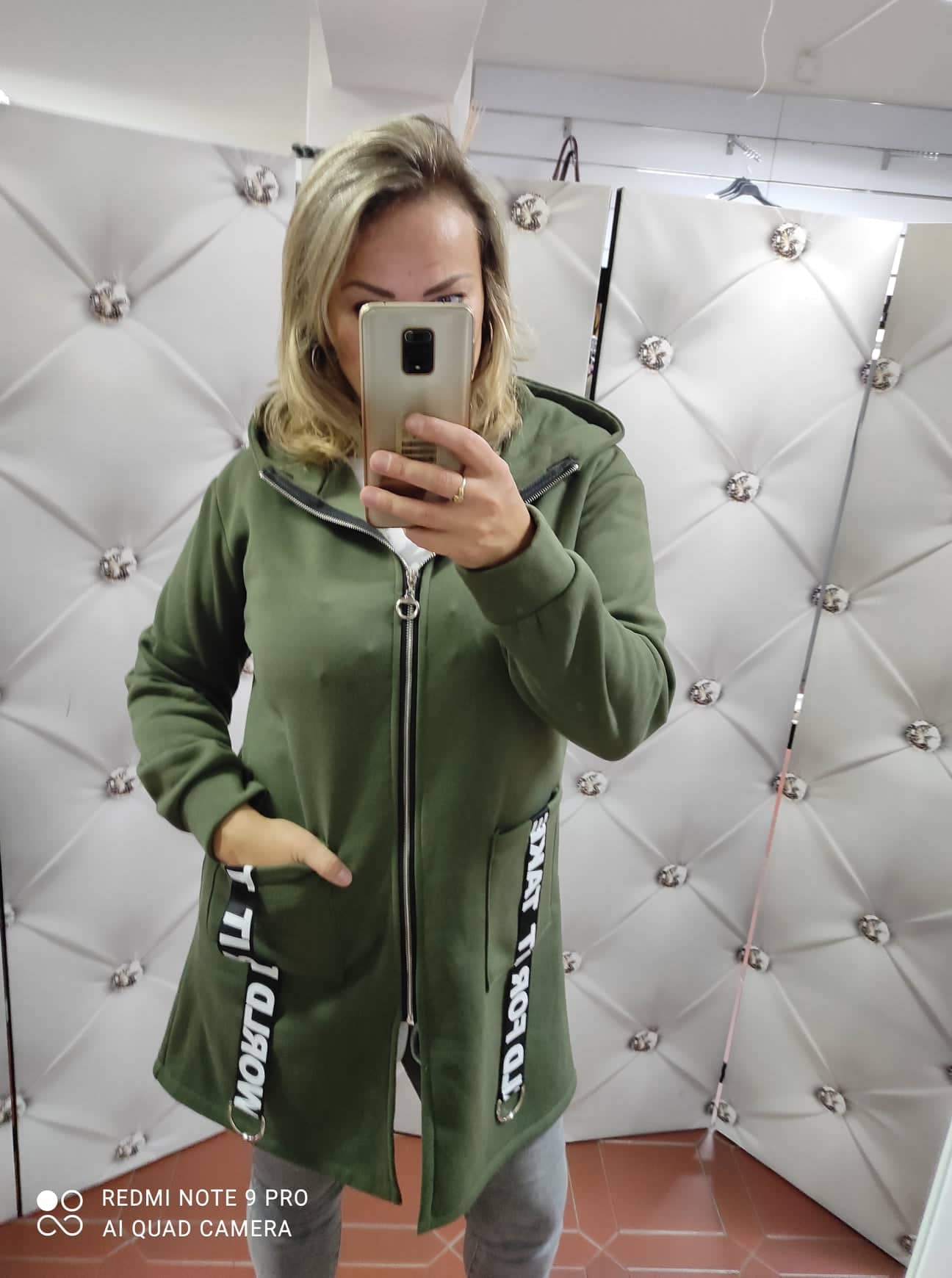 Stylová bavlněná bunda s kapucí khaki