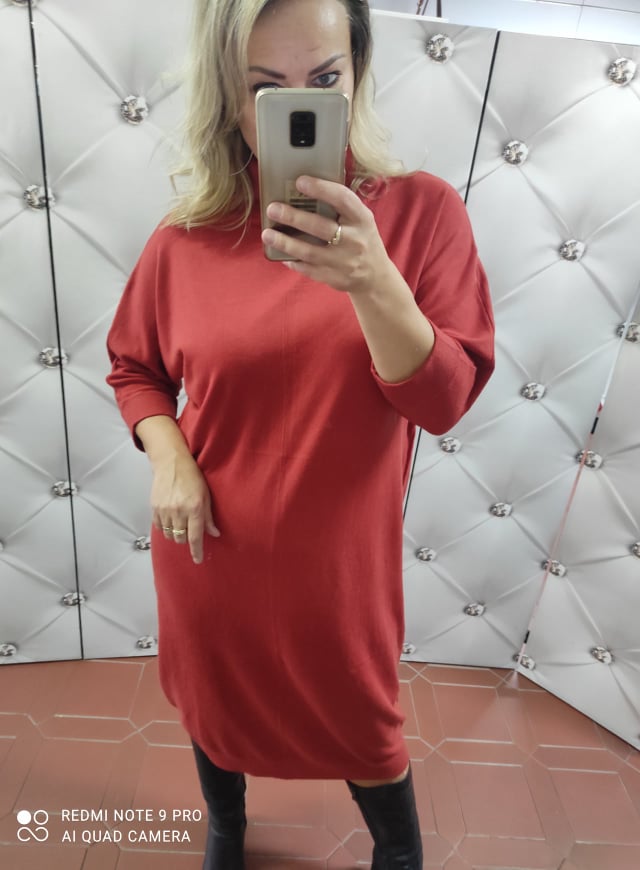 Úpletové PLUS SIZE šaty s rolákem cihlové