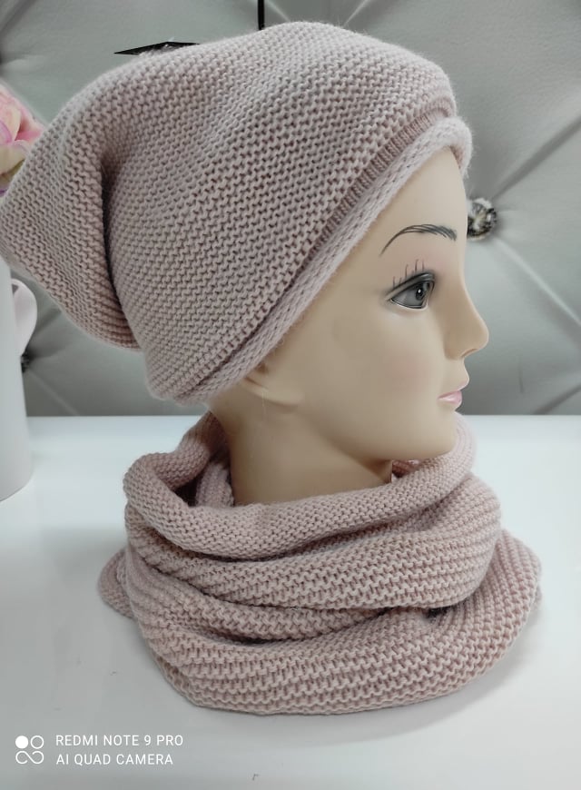 Komplet spadená čepice + nákrčník pudrová