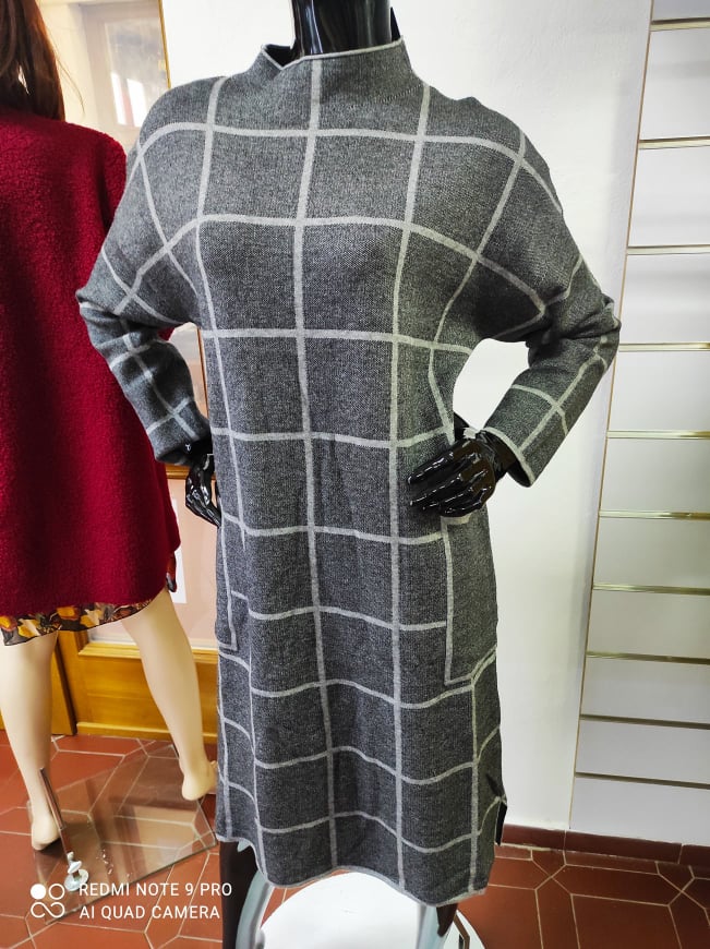 Teplé úpletové dámské PLUS SIZE šaty šedé