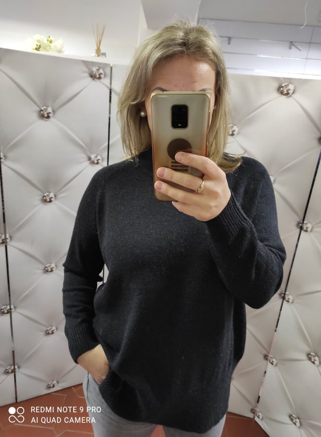 Dámská větší úpletová halenka černá s lurexem