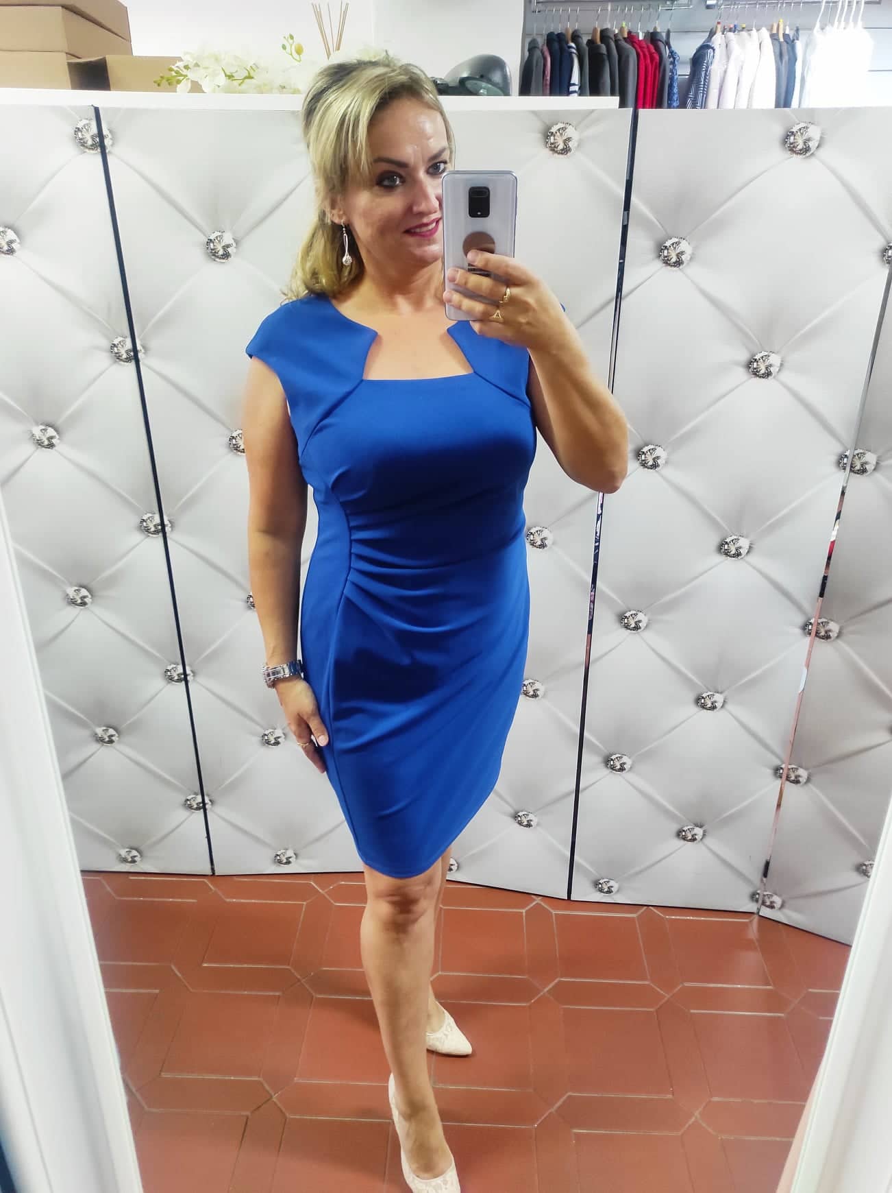 Elegantní dámské šaty královsky modré