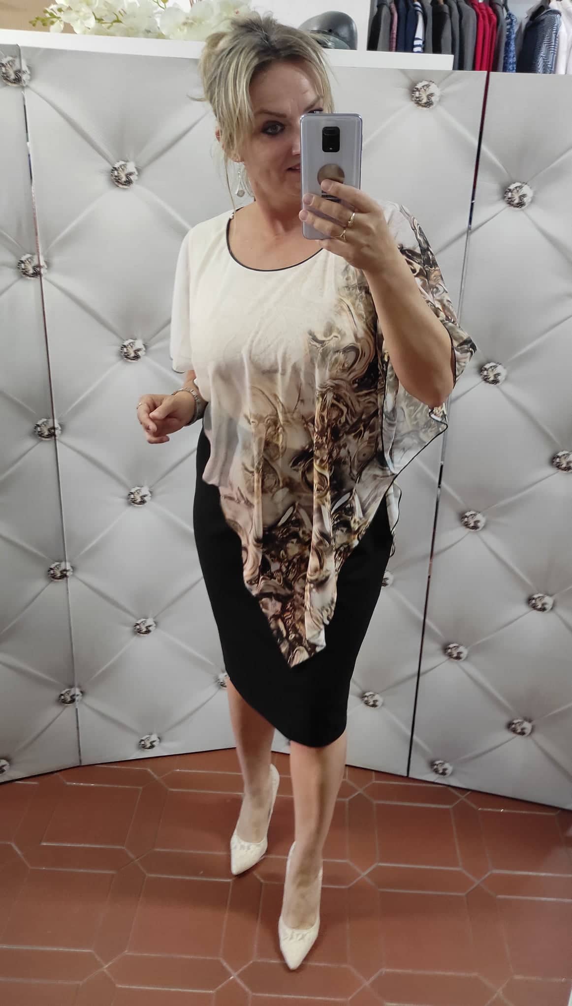 Elegantní PLUS SIZE šaty AURA černobéžové