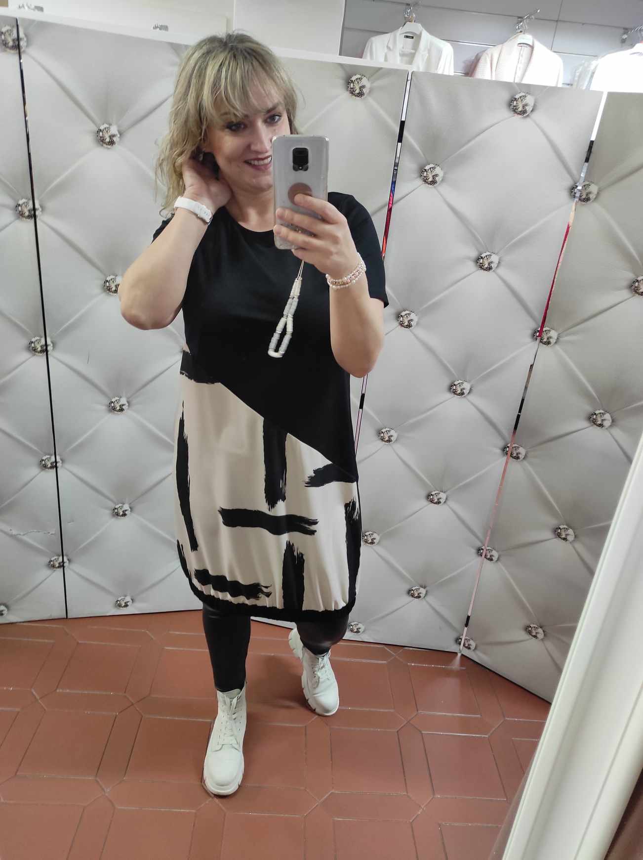 Dámské šaty LILI černobéžové
