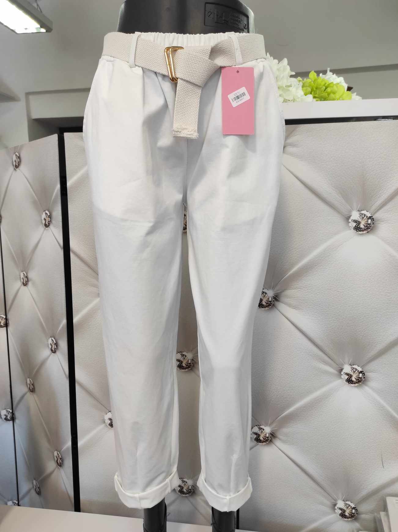 Sportovně elegantní kalhoty s bílým páskem bílé