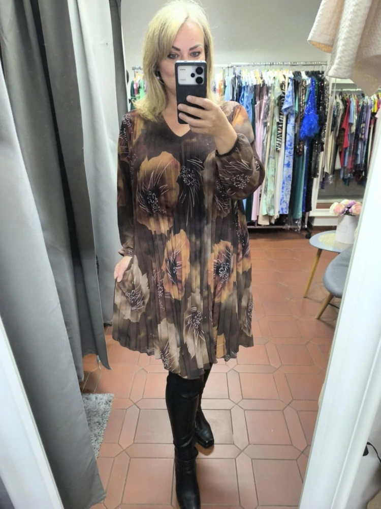 Dámské PLUS SIZE šifonové plisované šaty hnědé