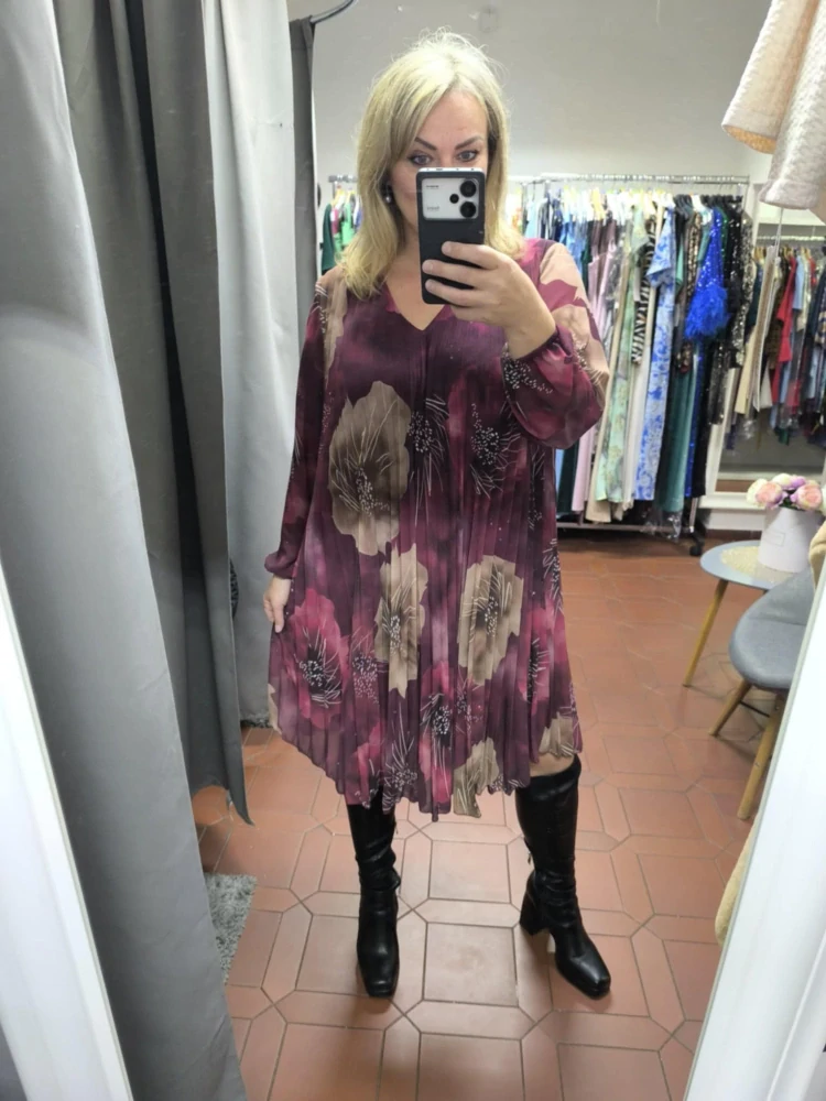 Dámské PLUS SIZE šifonové plisované šaty vínové