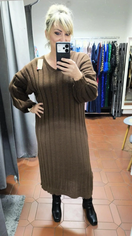 Dlouhé oversize svetrové šaty hnědé