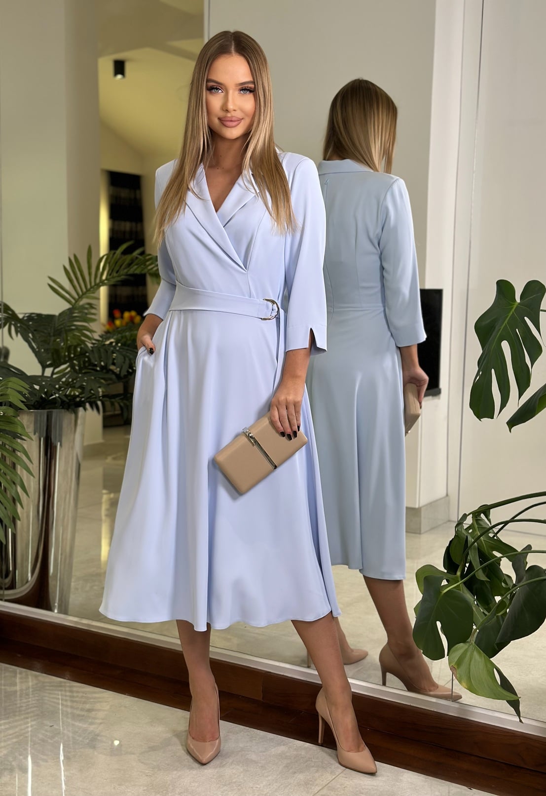 Elegantní šaty LARA v midi délce pastelová modrá