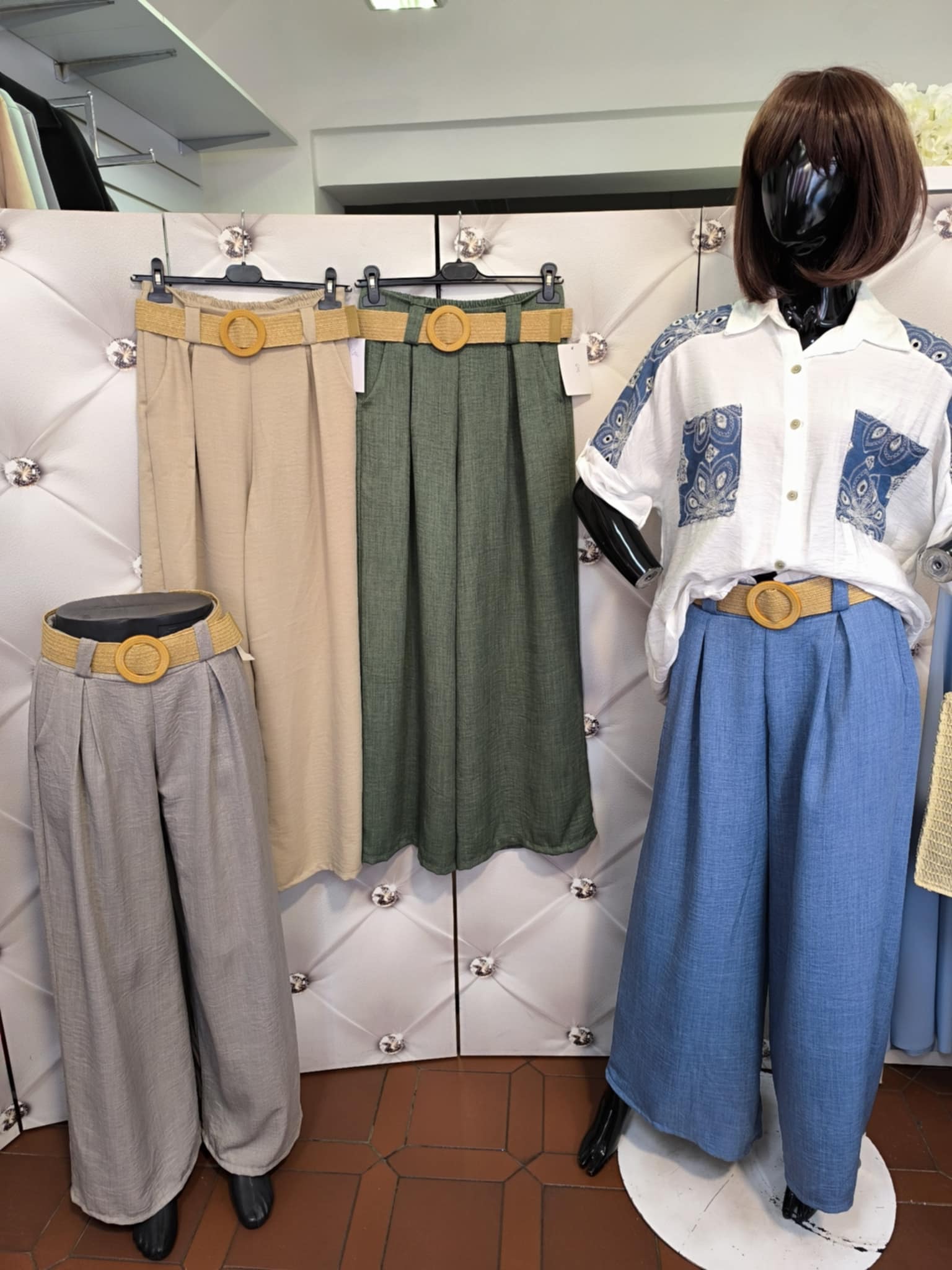 Dámské kalhoty se širokými nohavicemi