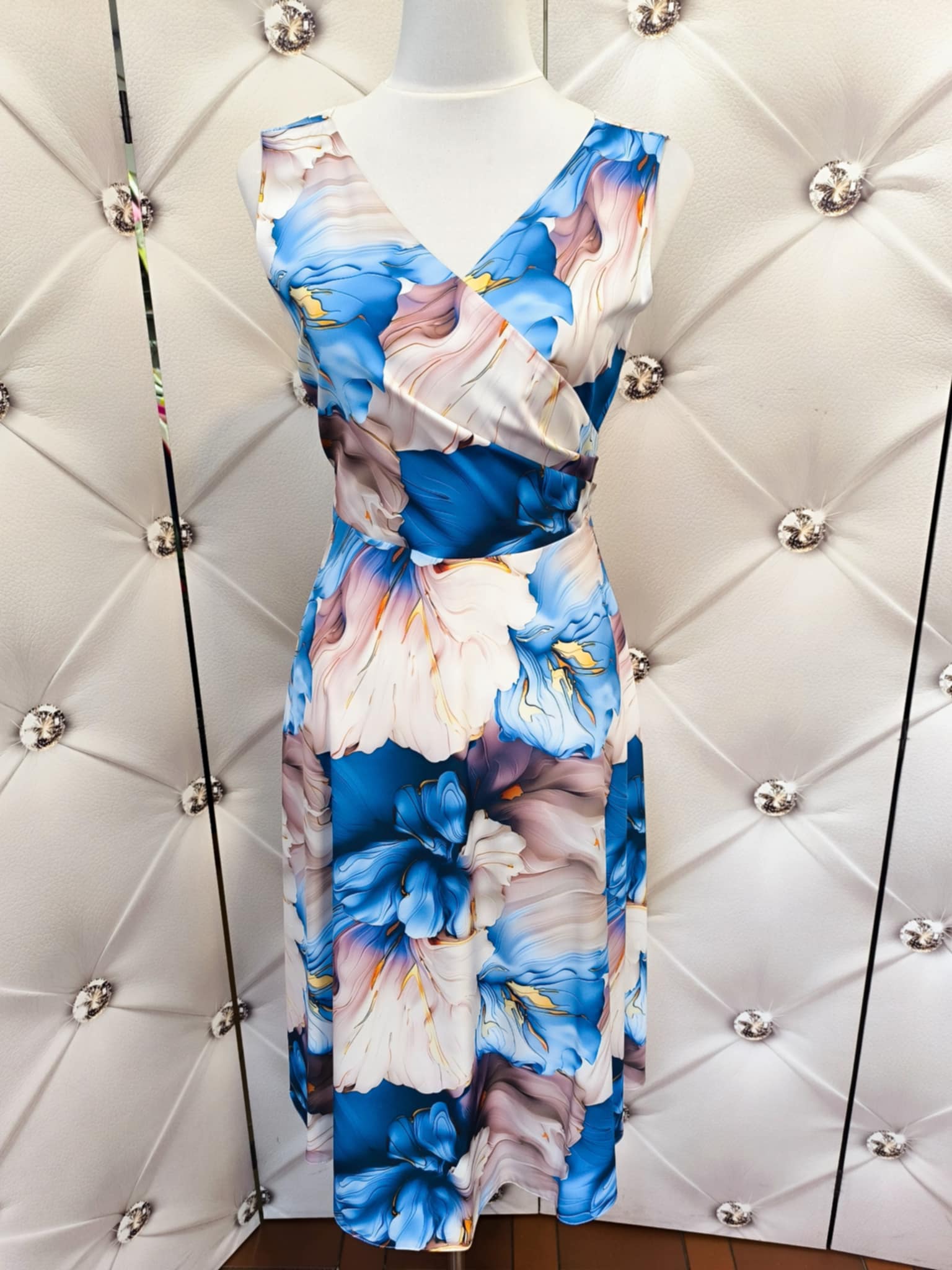 Elegantní midi šaty DONA barevné