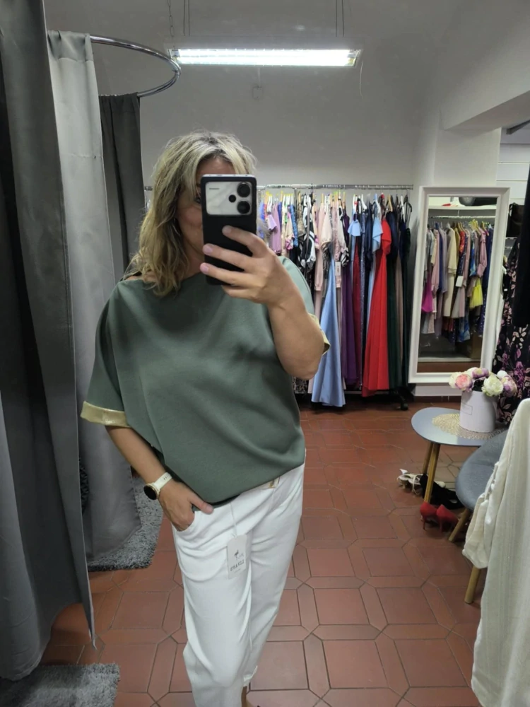 Stylové triko s lodičkovým výstřihem oliva