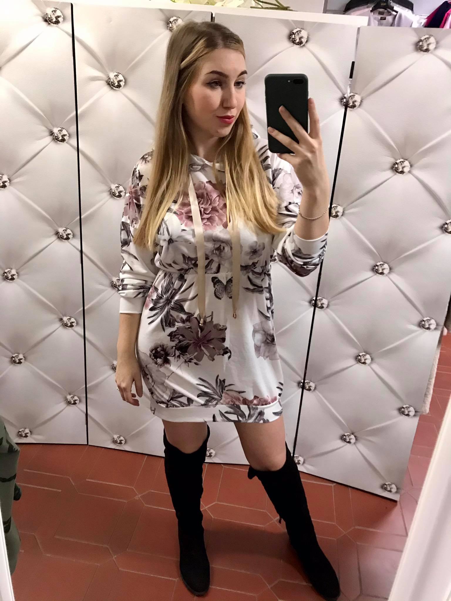 Každodenní šaty s kapucí