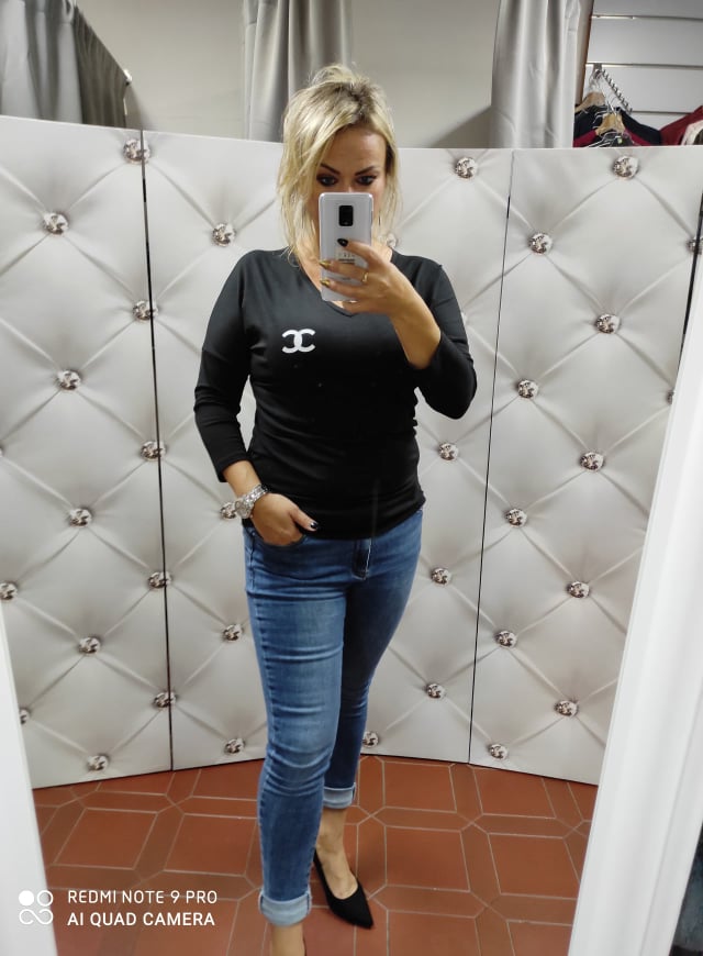 Dámské triko černé V dekolt