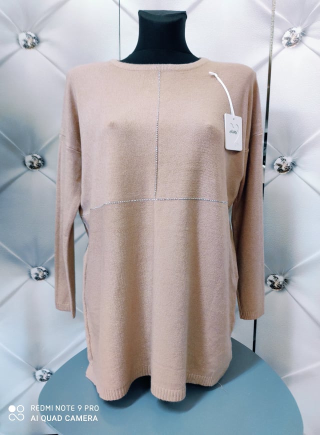 Úpletová PLUS SIZE halenka s nákrčníkem kapučíno