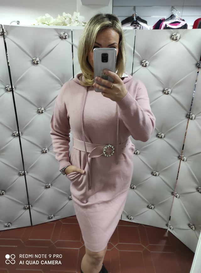 Teplé dámské oversize šaty pudrové 50% viskóza