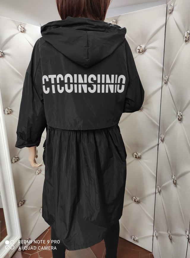 Stylová dámská parka s kapucí černá