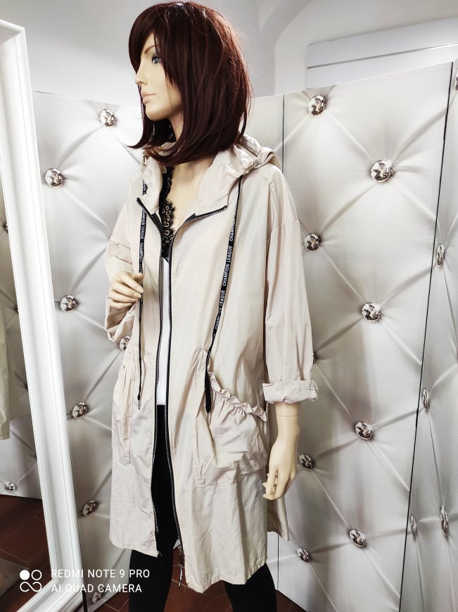 Stylová dámská parka s kapucí béžová