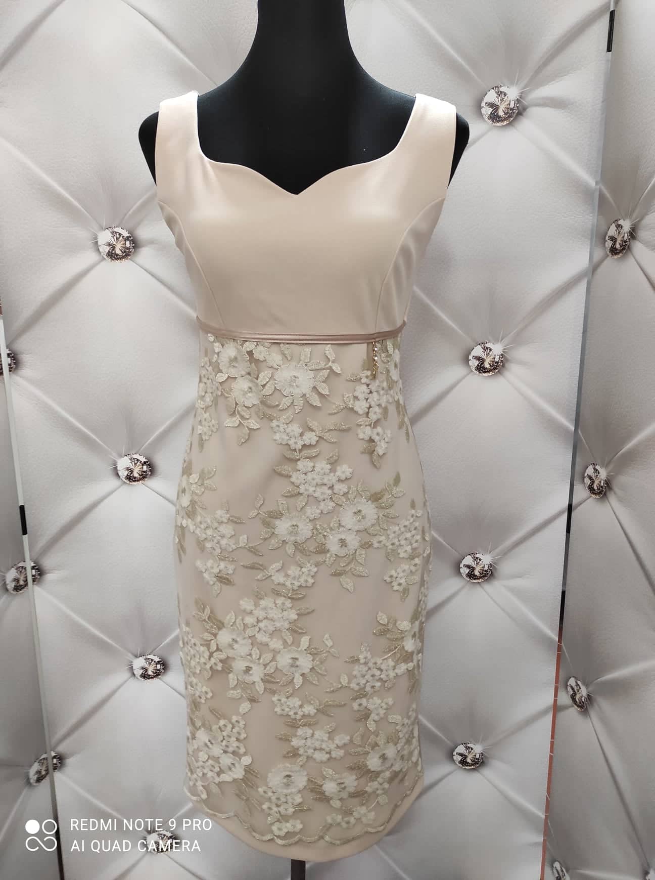 Elegantní dámské šaty FIORE s bolérkem pudrové