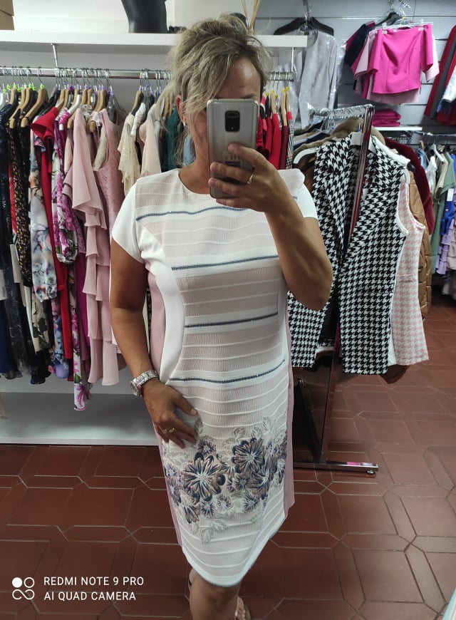 Elegantní pouzdrové šaty ROSE pudrovobílé