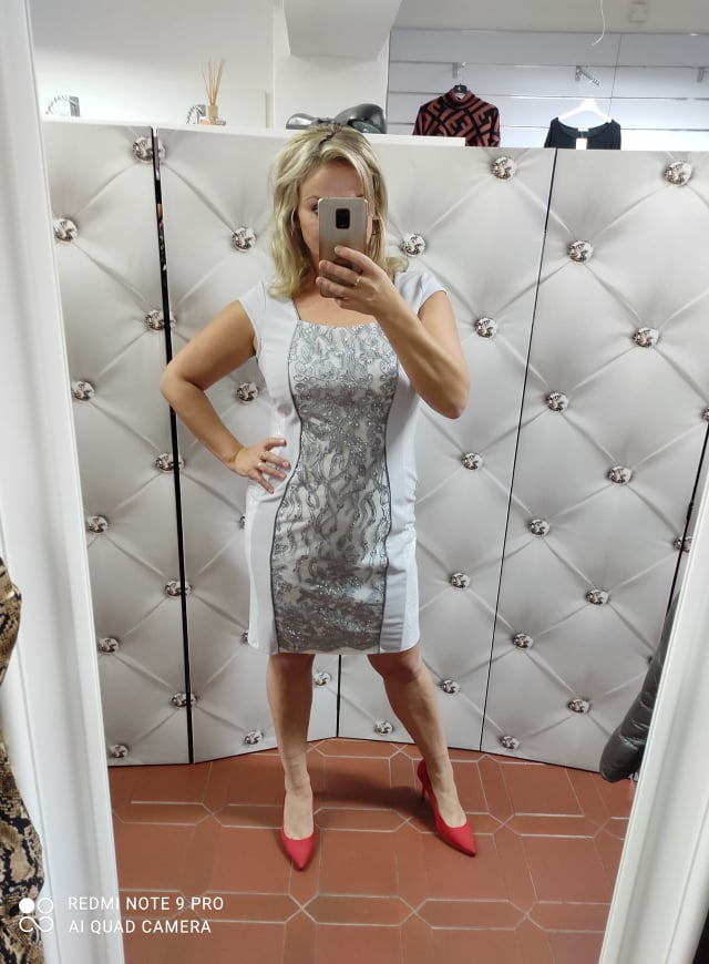 Elegantní pouzdrové šaty Atel šedostříbrné