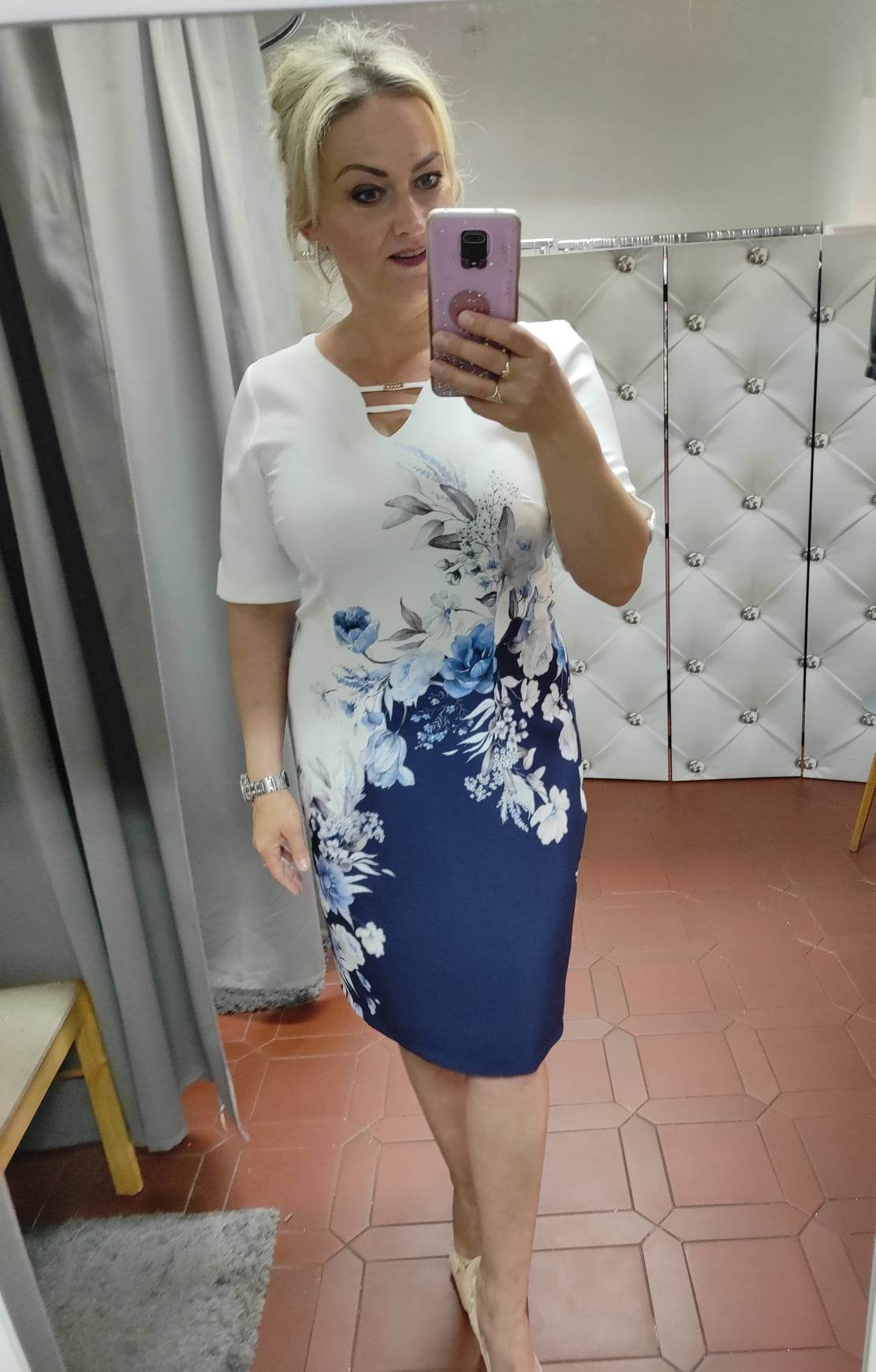 Elegantní pouzdrové šaty FLOWERS květinové modré