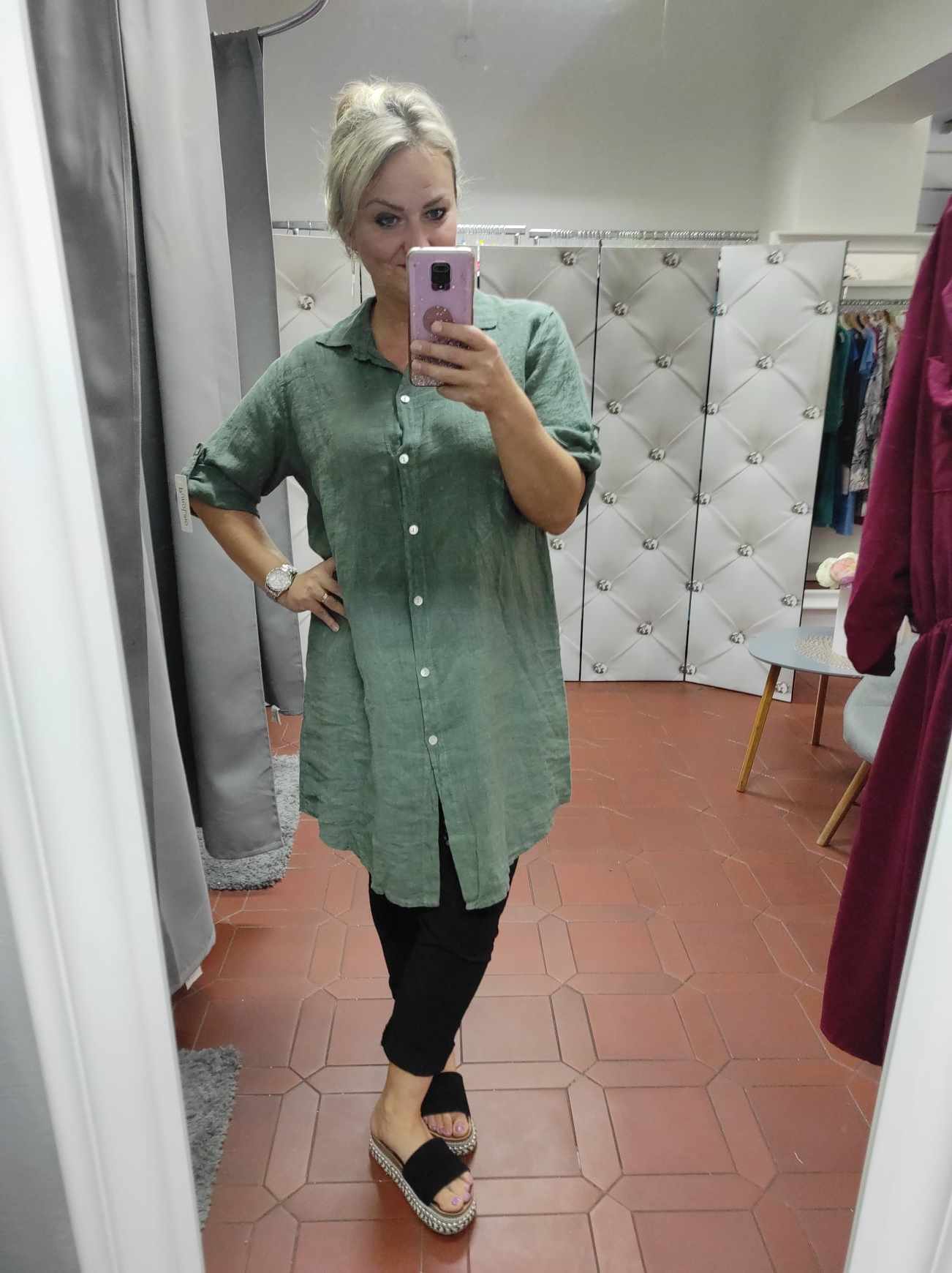 Delší lněná košile PLUS SIZE šedozelená