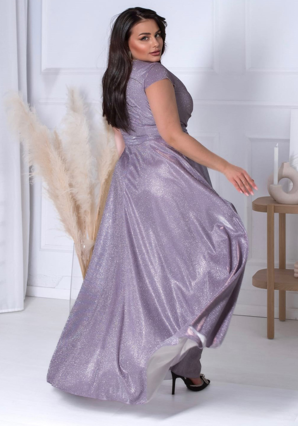 Dlouhé společenské PLUS SIZE šaty AMANDA stříbrné s odleskem do fialové