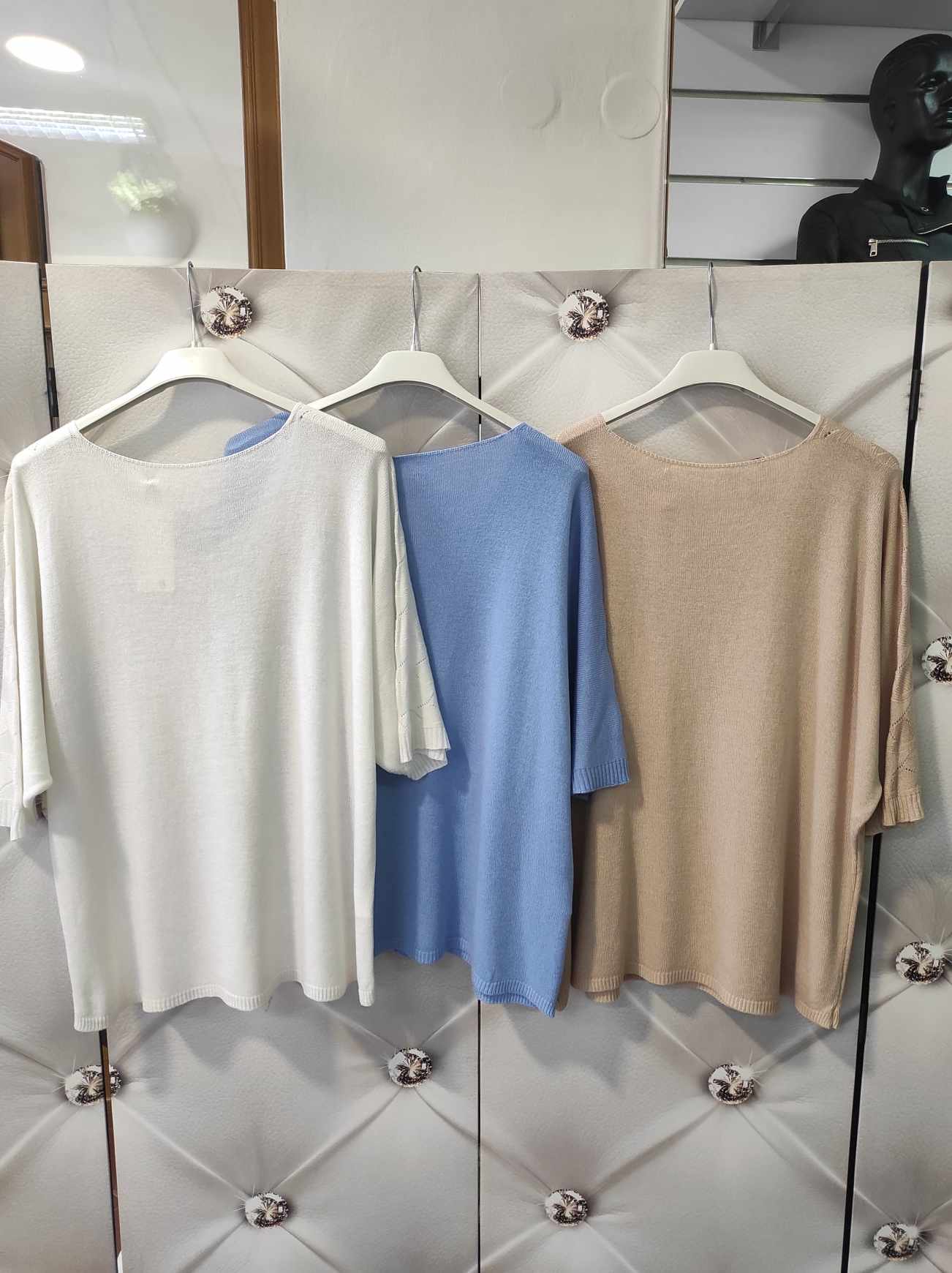 Lehká dámská halenka  jednobarevná