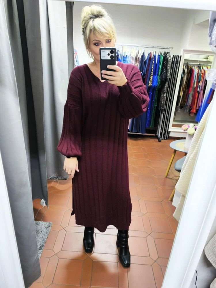 Dlouhé oversize svetrové šaty vínové