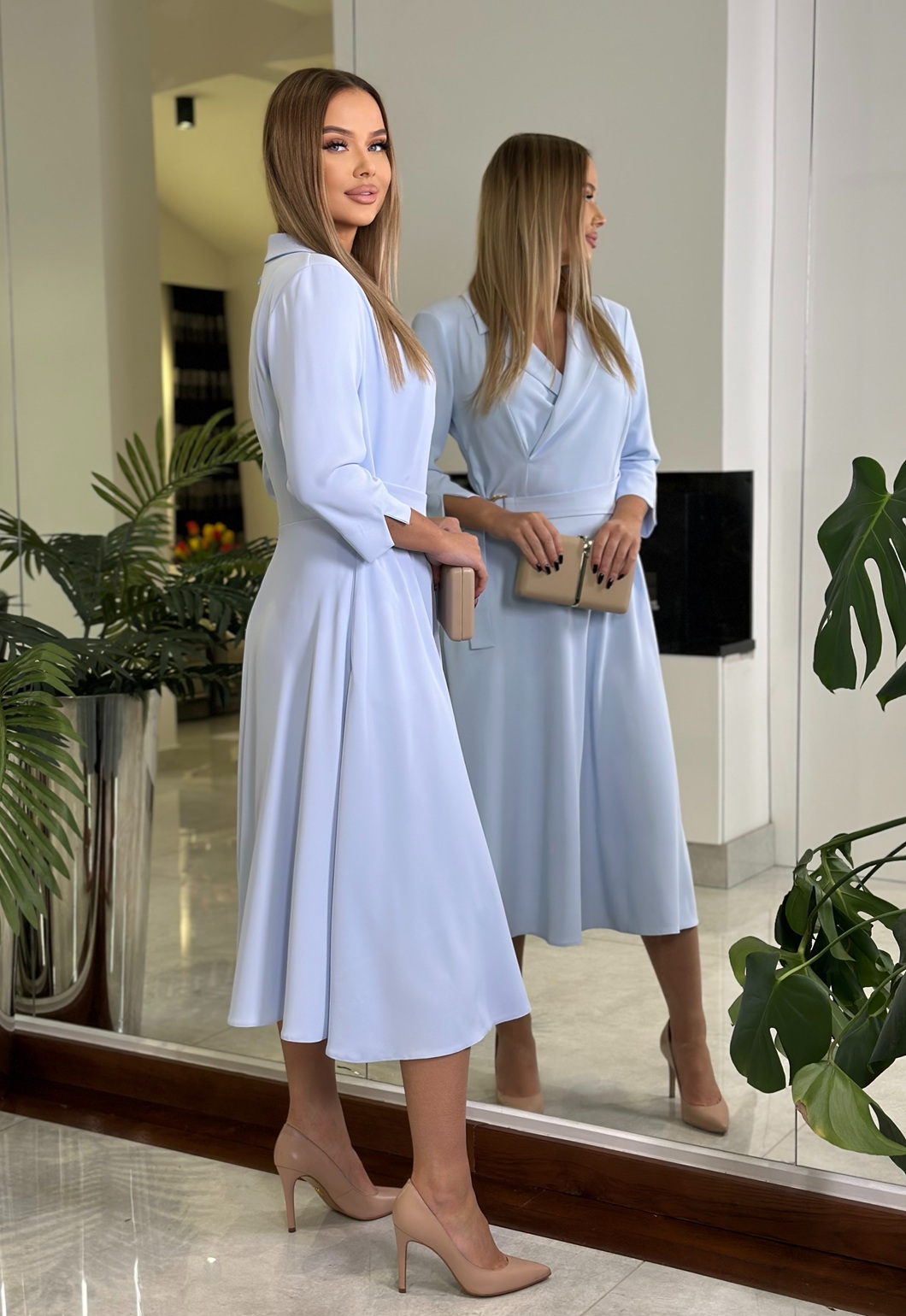 Elegantní šaty LARA v midi délce pastelová modrá