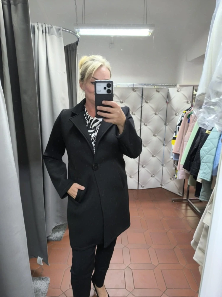 Elegantní dámský kabát černý