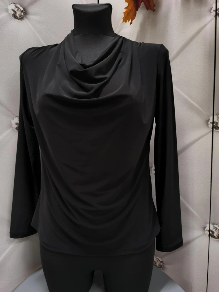 Elegantní halenka s vodou černá