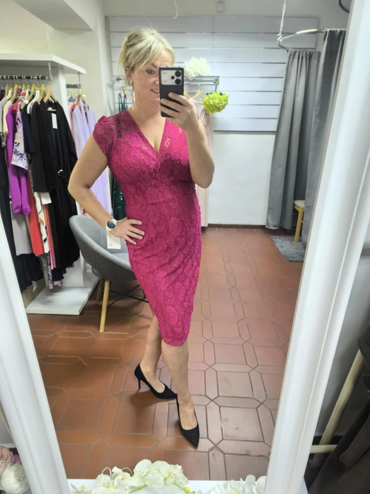 Pouzdrové krajkové šaty LISA bordó