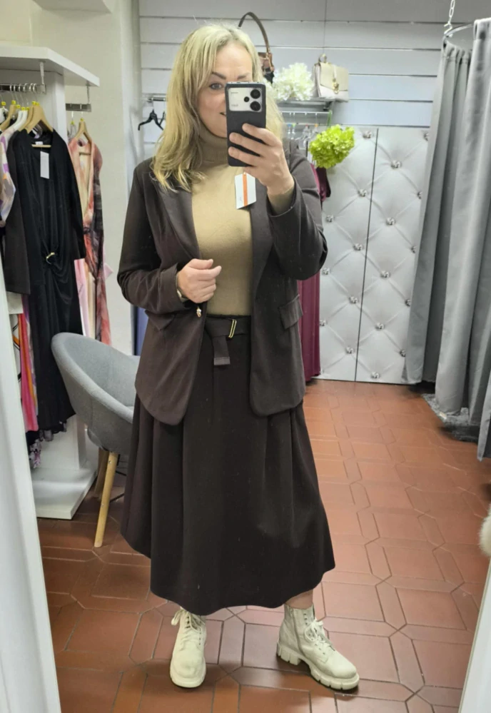 Teplá sukně s kapsami čokoládová