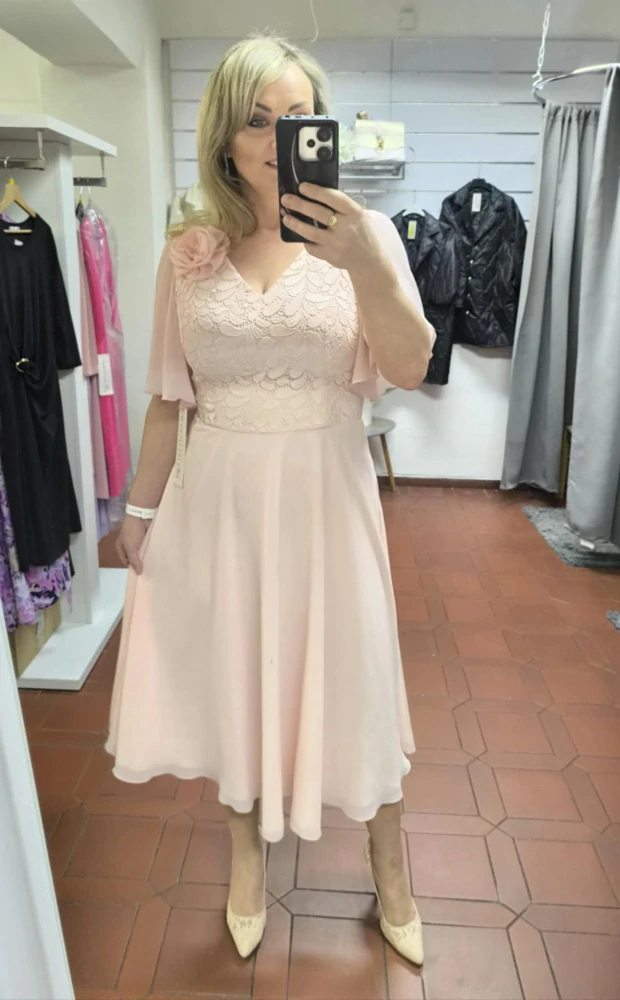 Elegantní pastelově růžové šaty 2603 s krajku a šifonovou sukní