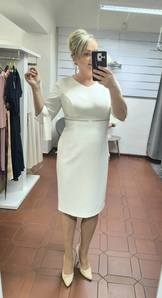 Elegantní pouzdrové šaty SELI smetanové s 3/4 rukávem